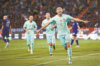 國足世預(yù)賽旗開得勝 客場(chǎng)2比1逆轉(zhuǎn)擊敗泰國隊(duì)