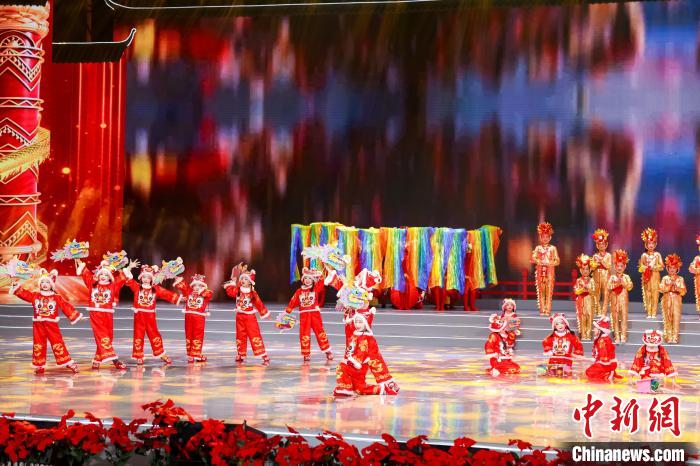 第十四屆中國農(nóng)民春節(jié)聯(lián)歡會(huì)在湖北荊門舉行