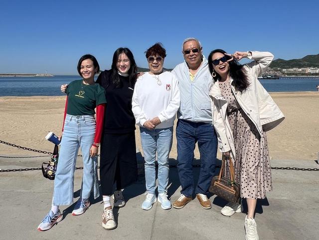 78歲的中國(guó)跳水教練周希洋，與她的馬來(lái)西亞弟子們