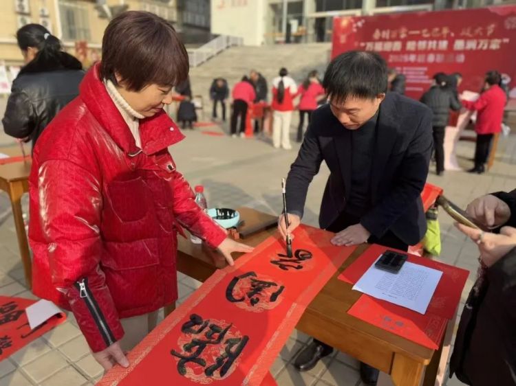 人氣爆棚！荊門開(kāi)啟“人從眾”模式